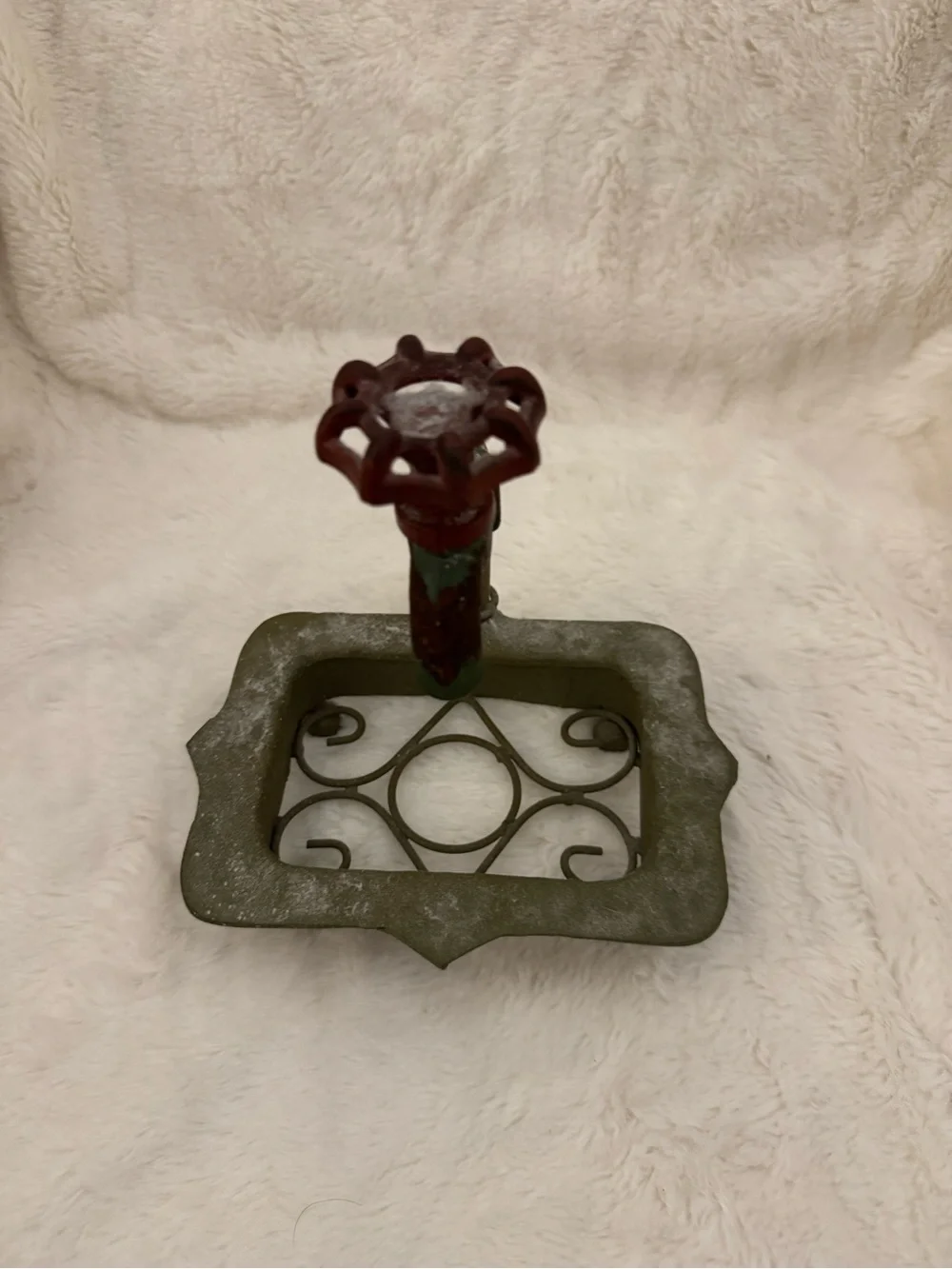 Decorative Metal Garden Faucet Hook with Tray - Red & Olive Green